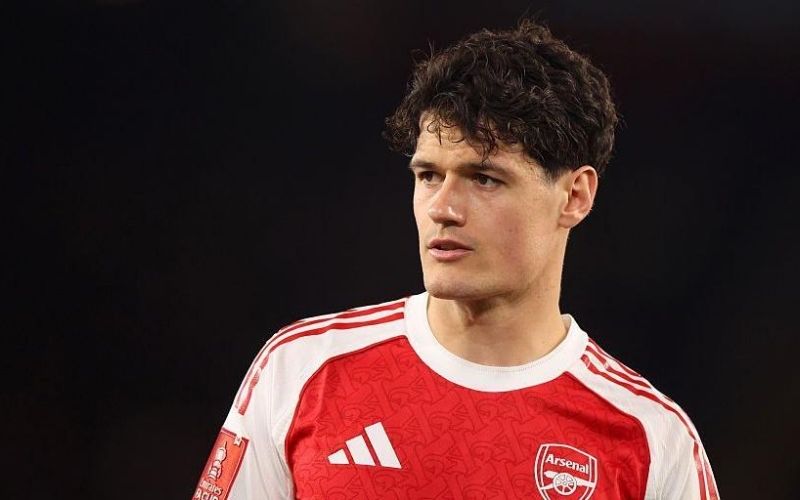 Phân tích khả năng tranh chấp bóng bổng và đánh chặn tuyến giữa của Norgaard