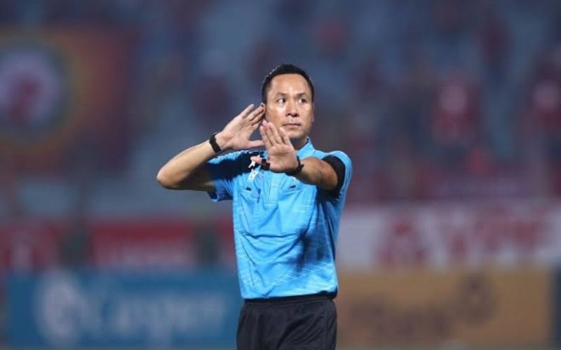 Trọng tài V-League và VAR Những tranh cãi chưa hồi kết trong mùa giải năm nay